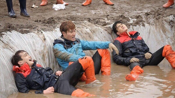Tập 236 - Khách mời Shinhwa, ZE:A - Danh sách những tập Running Man chơi dưới bùn, dưới nước hay và hài hước nhất tổng hợp